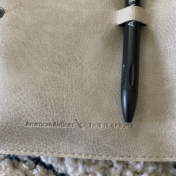 American Airlines passport holder with accessories - Picture 4 of 8